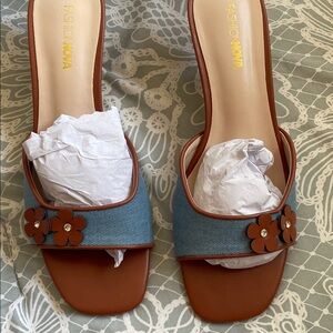 Fashion Nova Denim and Brown Floral Slides
New, in box 8 1/2 size….about 2’